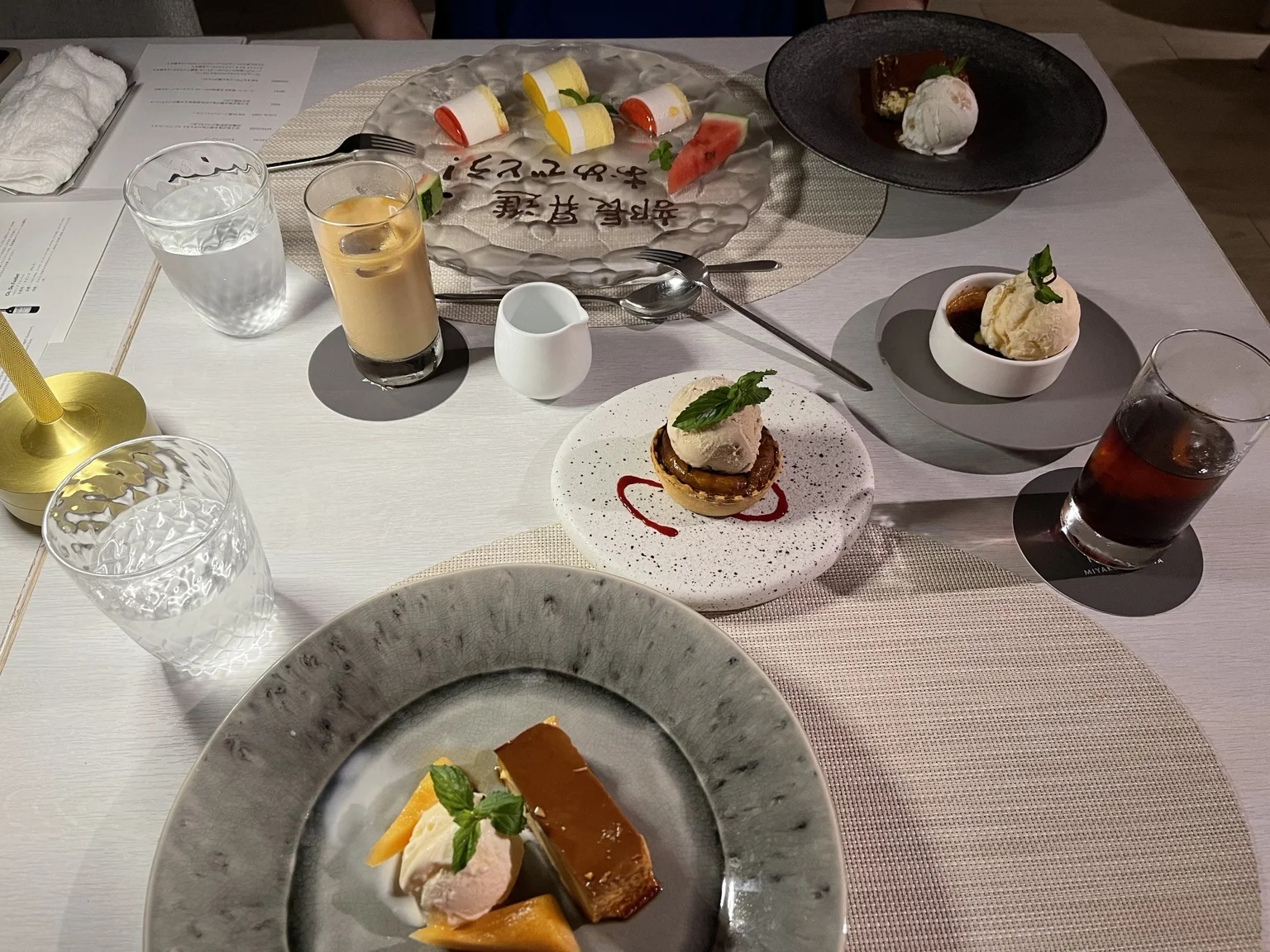 デザートとアニバーサリープレート