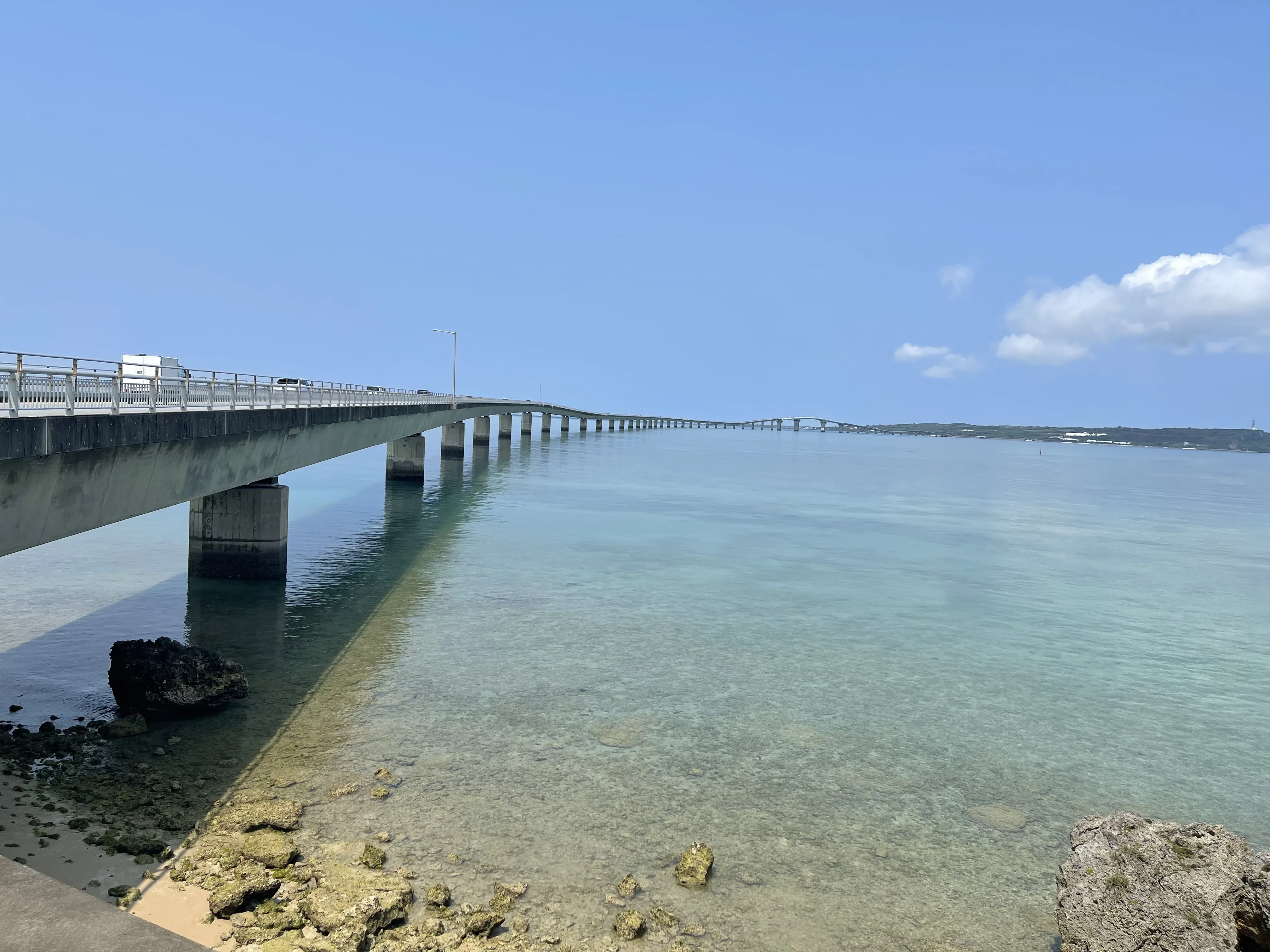 伊良部大橋と海