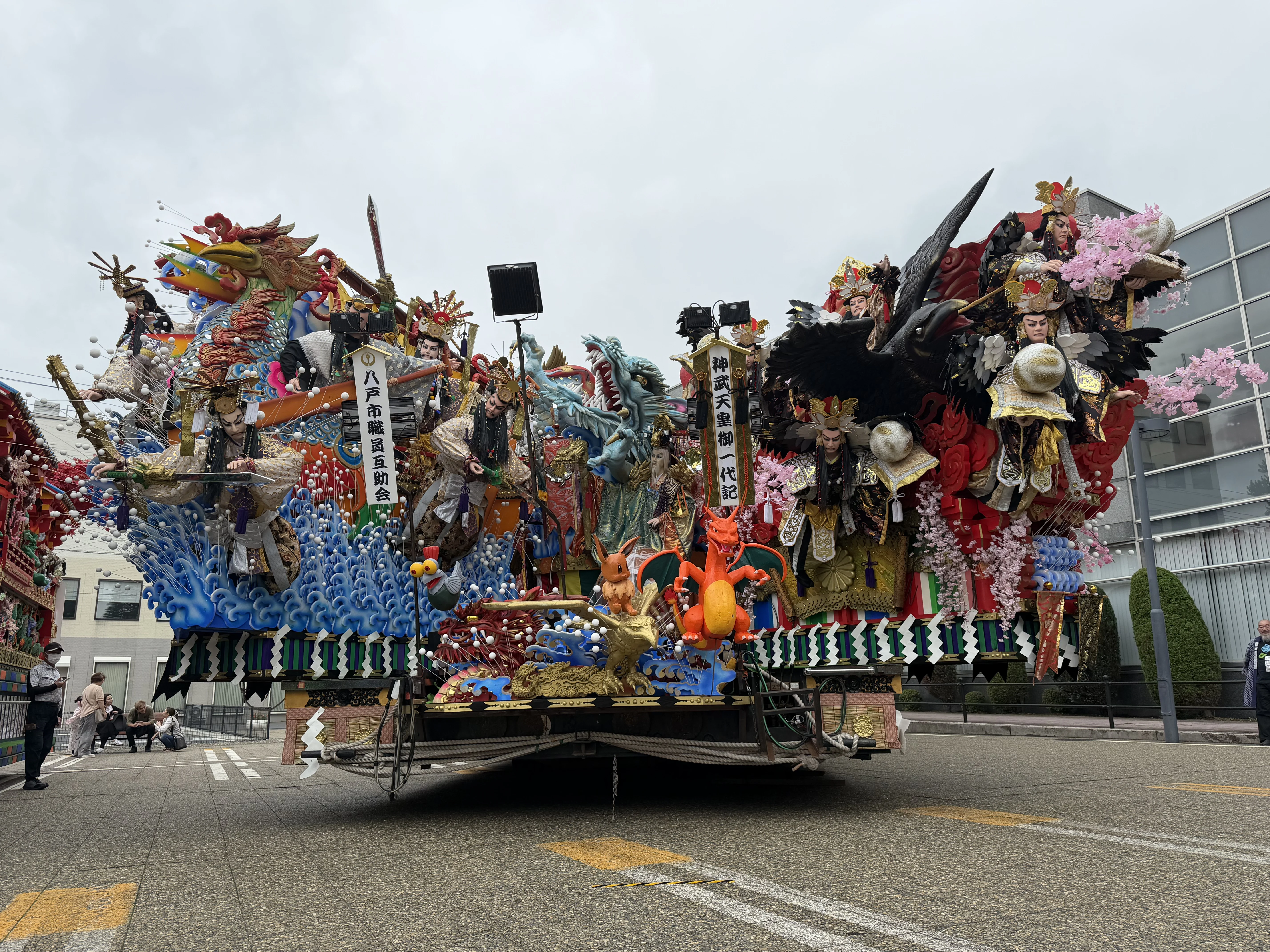 八戸三社大祭の山車の全景